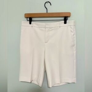 BANANA REPUBLIC White Bermuda chino Shorts Size 6 Fully Lined Mid rise EUC